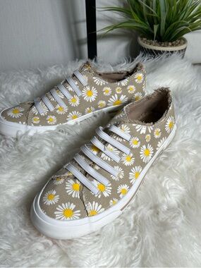 ROCKET DOG Size 10 Beige Daisy Print Slip-On Sneakers with White Soles